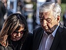 Herec Miroslav Donutil p�ichází na rozlou�ení s Ji�ím Barto�kou v Rudolfinu...