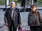 Herec Svatopluk Skopal s man�elkou p�ichází do Rudolfina na poslední rozlou�ení...
