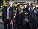 Re�isérka Helena T�e�tíková a optik Filip �ilka p�icházejí do Rudolfina na...