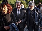 Bývalý �editel �T Petr Dvo�ák a re�isér B�etislav Rychlík p�icházejí do...