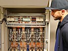 Veejnost nahlédla do mníren dopravních podnik a vodní elektrárny na Denisov...