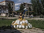 Pomník anarchisty a revolucioná�e Nestora Machna v Huljajpoli (24. kv�tna 2025)...