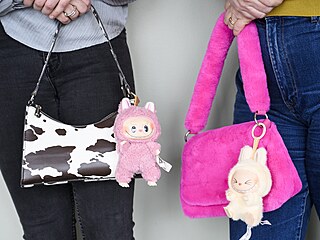 Designi i influencei maj jasno: Labubu se nejlpe vyjm jako stedobod...