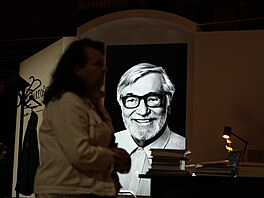 V praském Rudolfínu se veejnost louí s legendárním Jiím Bartokou. (20....