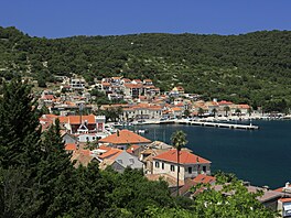 Le�í v Dalmatském mo�i, je �estým nejv�t�ím ostrovem Chorvatska. A rozhodn� má...