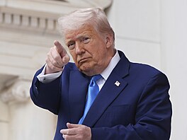 Prezident Donald Trump hovoí bhem vzpomínkového dne na Arlingtonském národním...