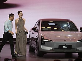 Prezentace elektromobilu MONA M03 Max EV od ínské automobilky XPENG na akci...