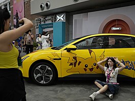 Prezentace elektromobilu MONA M03 Max EV od ínské automobilky XPENG na akci...
