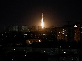Kyjev v noci �elil ruským dronovým a raketovým útok�m, osm lidí bylo zran�no....