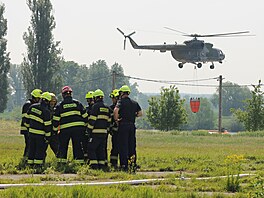 V areálu vojenského vodního cviit v Litomicích probíhal letecký výcvik...
