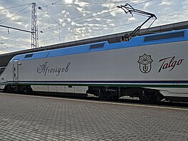Uzbekistán a rychlovlak Afrosiyob z Ta�kentu do Samarkandu (max rychlost byla...