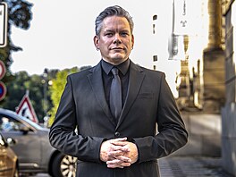 Zpvák Matj Ruppert pichází do Rudolfina na poslední rozlouení s Jiím...