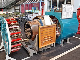 CDT - Rozlo�ený trak�ní motor z lokomotivy BB 13000 z roku 1954