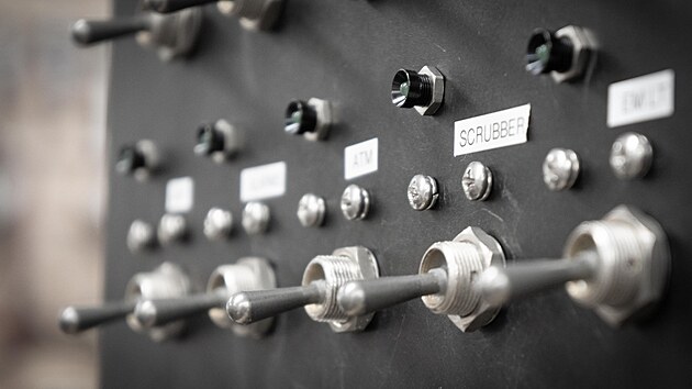 Ovldac panel ponorky Limiting Factor