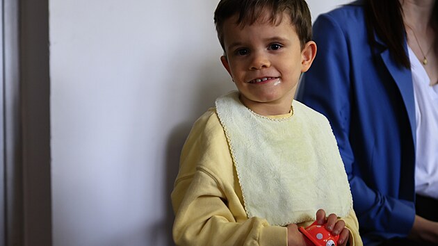 Rodie ptiletho Jaroslava absolvovali se synem adu nejrznjch vyeten. A lkai z Centra precizn medicny Fakultn nemocnice Brno u nj odhalili velmi vzcn Alazamiho syndrom.