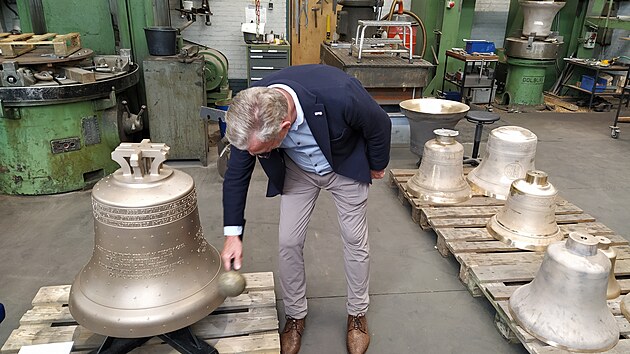 Hollandalı Bell -Makerler Rus silahlarından Prag için bir çan attı