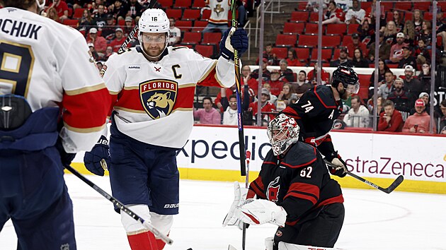 Kapitn Florida Panthers Aleksander Barkov slav trefu ve finle Vchodn konference proti Carolina Hurricanes.