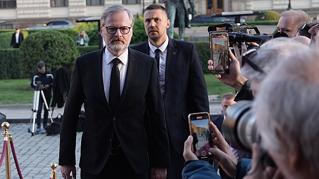Premir Petr Fiala dorazil na rozluku s Jim Bartokou. (20. kvtna 2025)