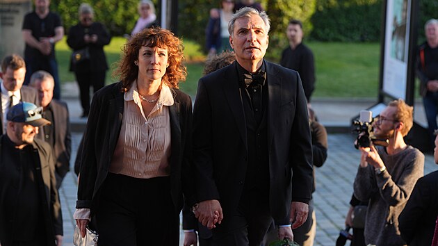 Ji Machek a reisrka Kristina Dufkov dorazili na rozluku s Jim Bartokou. (20. kvtna 2025)