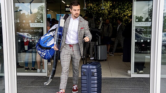 tonk Jakub Flek po pletu hokejov reprezentace z mistrovstv svta.