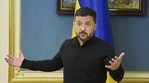 Ukrajinsk prezident Volodymyr Zelenskyj hovo bhem brfinku v Kyjev. (19. kvtna 2025)