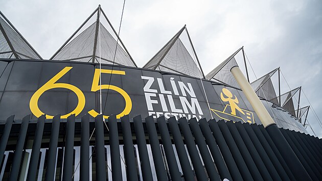 Vztyenm sochy Zlat stevek byl zahjen 65. ronk Zln Film Festivalu. (kvten 2025)