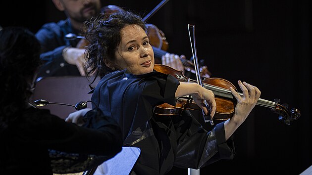 Patricia Kopatchinskaja na praskojarnm koncert v Rudolfinu
