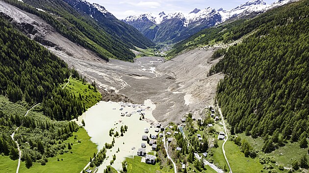 Sesuv p�dy ve �v�carsku zavalil t�m�� celou vesnici. (29. kv�tna 2025)