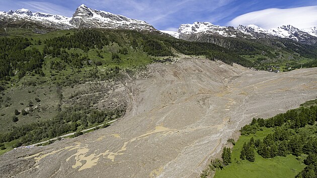 Sesuv p�dy ve �v�carsku zavalil t�m�� celou vesnici. (29. kv�tna 2025)