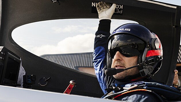 Akrobacie, leteck� Formule 1, business jet. Petr Kopfstein je na nebes�ch jako doma mnoha zp�soby.