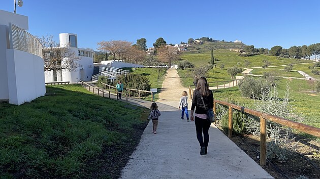 Antequera. Are�l mezolitick�ch staveb kombinuje pe�liv� udr�ovan� park, unik�tn� prav�k� pam�tky a modern� architekturu.