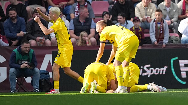 Olomout fotbalist se raduj z glu Antonna Rska proti Spart.