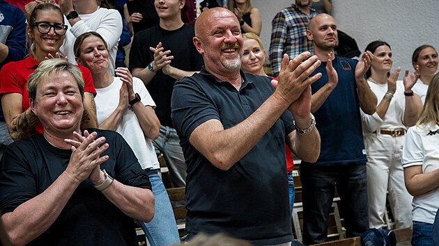 Nejlep�í st�elec historie �eské basketbalové ligy Josef Jelínek slaví vít�zství...