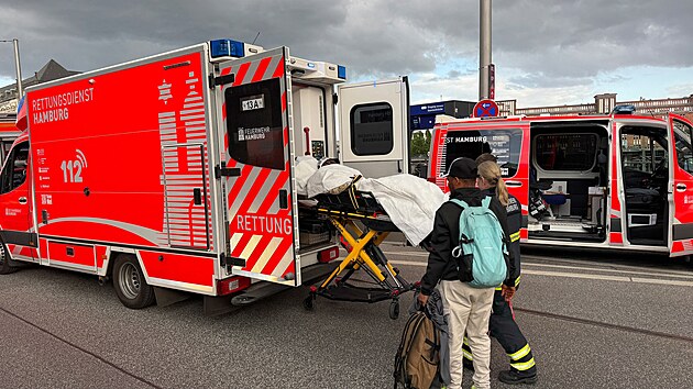 Zsah policie na hlavnm ndra v Hamburku po toku noem (23. kvtna 2025)