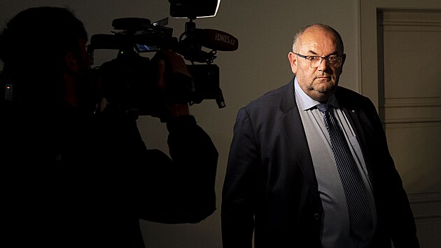 Odvolac soud e ppad bvalho pedsedy eskho fotbalu Miroslava Pelty a exnmstkyn ministerstva kolstv Simony Kratochvlov, obvinnch z manipulace sportovnch dotac. (28. kvtna 2025)