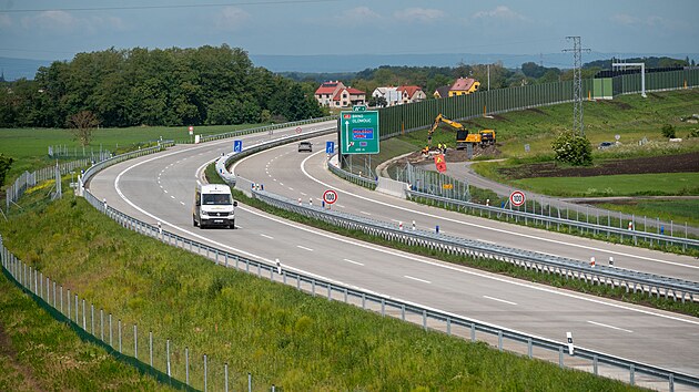 D�lnice D49 u Hole�ova (kv�ten 2025)