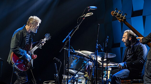 Koncert Glena Hansarda a Mark�ty Irglov� ve Foru Karl�n (21. kv�tna 2025, Praha).