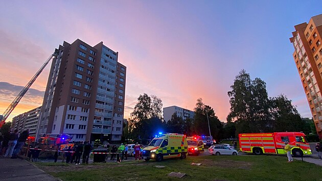 Por v nejvym pate panelovho domu v Ostrav - Porub. (23. kvtna 2025)