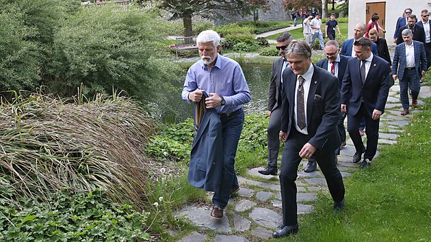 Prezident Petr Pavel na prohldce centra Bruntlu na konci dvoudenn nvtvy Moravskoslezskho kraje. (27. kvtna 2025)