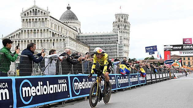 Wout van Aert po dokončení časovky v Pise.