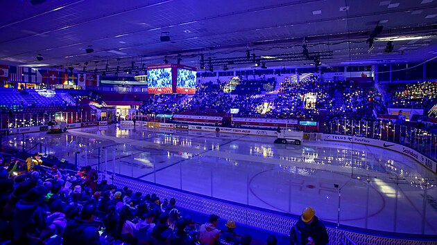 Divky bavila i svteln show.