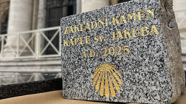 Frantiek Tal pivezl do Vatiknu zkladn kmen kaple sv. Jakuba, kterou chce postavit v Zubicch.