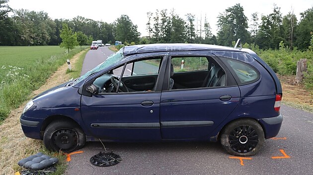 idi renaultu havaroval na Znojemsku pot, co mu bhem jzdy skoil za krk vlastn pes. Pro zrannou spolujezdkyni piltl vrtulnk. (21. kvtna 2025)