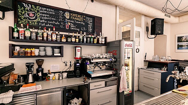 Kavrna Podnebi v doln ulici pod brnnskm hradem pilberk se t spchu u od svho vzniku v roce 2008, vtinu jej klientely tvo studenti. Majitelem podniku je od jeho potku Tom Nebesk, podle nho se kavrna jmenuje.