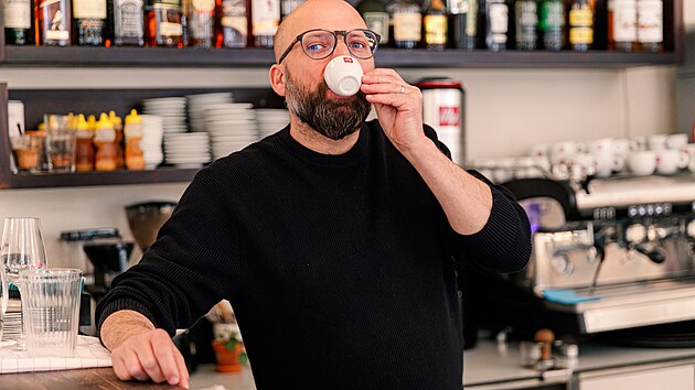 Kavrna Podnebi v doln ulici pod brnnskm hradem pilberk se t spchu u od svho vzniku v roce 2008, vtinu jej klientely tvo studenti. Majitelem podniku je od jeho potku Tom Nebesk, podle nho se kavrna jmenuje.