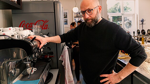 Kavrna Podnebi v doln ulici pod brnnskm hradem pilberk se t spchu u od svho vzniku v roce 2008, vtinu jej klientely tvo studenti. Majitelem podniku je od jeho potku Tom Nebesk, podle nho se kavrna jmenuje.