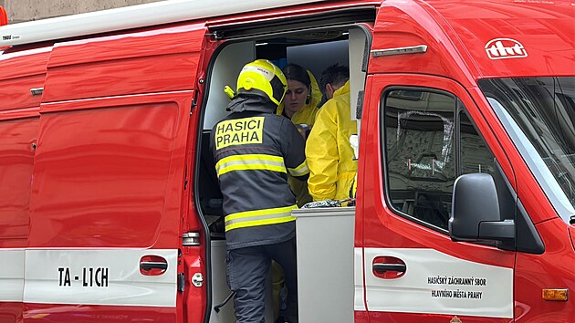 Zsah hasisk speciln jednotky v Praze na Andlu kvli neznm ltce. (20. kvtna 2025)