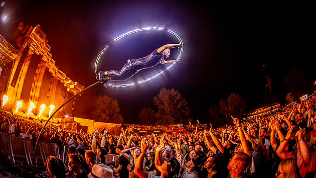 Nvtvnky v prbhu festivalu bav performei veho druhu.