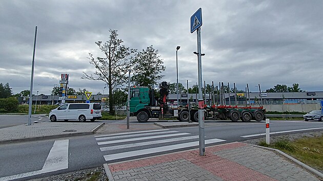 Semafor u havlkobrodskho obchvatu se bhem dle ne rok trvajcho zkuebnho provozu neosvdil. Policie ho nadila odstranit. Po svtelnm zazen u zstaly jen sloupky. Pechod u kruhovho objezdu zstane, jen chodci mus dvat vt pozor.