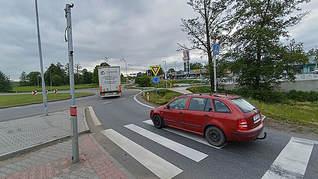 Semafor u havlkobrodskho obchvatu se bhem dle ne rok trvajcho zkuebnho provozu neosvdil. Policie ho nadila odstranit. Po svtelnm zazen u zstaly jen sloupky. Pechod u kruhovho objezdu zstane, jen chodci mus dvat vt pozor.